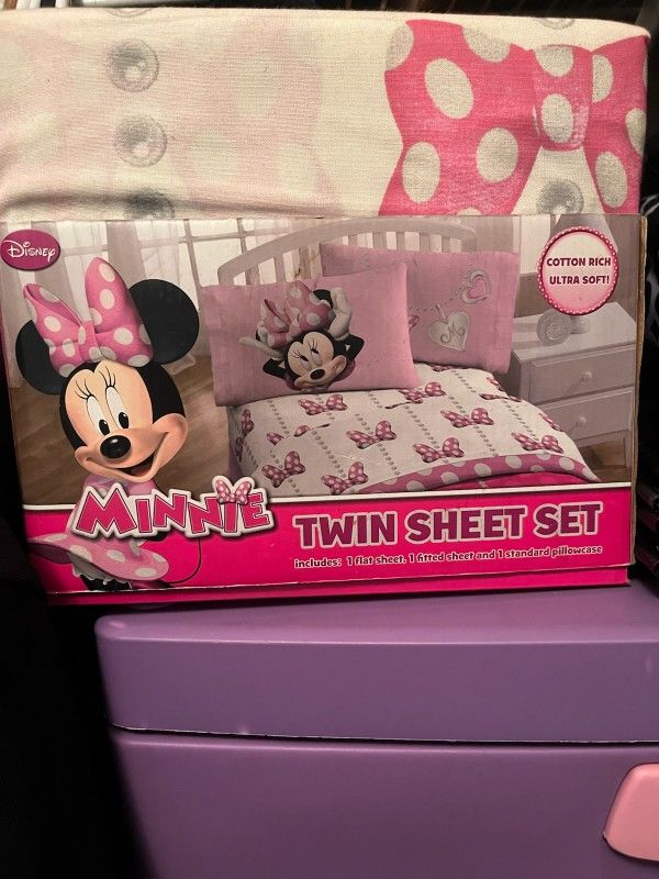 Disney Minnie Mouse Twins Bedding Set