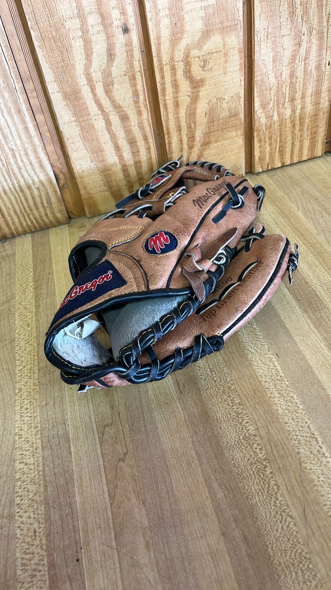 Nice Macgregor Youth Size Baseball Glove