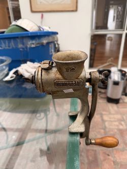 Universal No. 72 Antique Cast Iron Meat Grinder