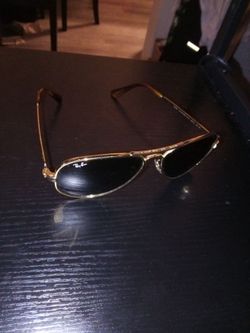 Ray • Ban