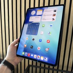 13” iPad Pro M4 Chip 256GB WiFi+Cellular! Like new condition! 90 day warranty! We offer financing!