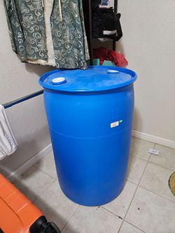 Blue Plastic 55-Gallon Barrel Drum w/ siphon
