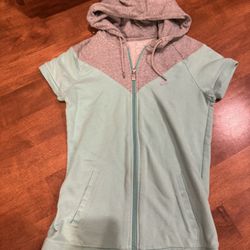 Woman’s Nike short sleeve, zipper jacket size small shipping available