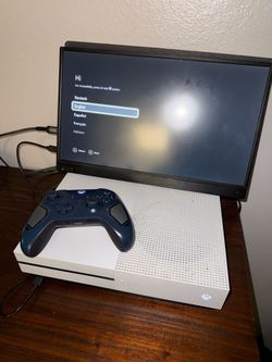 Xbox one s, 3 controllers, 2 rechargeable batteries.