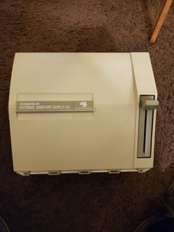 Paper towel dispenser