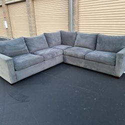 Beautiful L shape sofa sectional like new/ hermoso sofa secciónal como nuevo