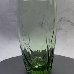 Lot of (4) Vintage Anchor Hocking Central Park drinking glasses. Two in "ivy green" & two in “fern green".  Glasses with a swirl or wavy pattern. Exce