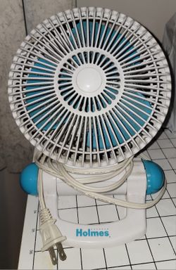 Desktop 2-speed fan by Holmes