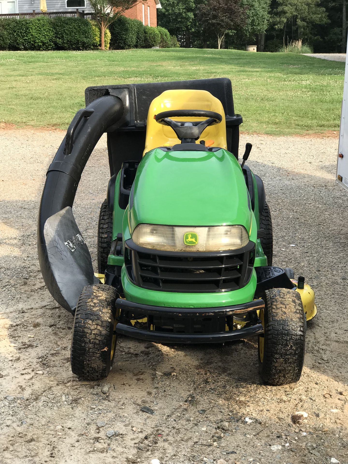 John Deere LA140 Automatic Lawn Mower