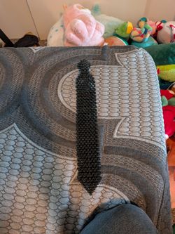 Clip on bead tie