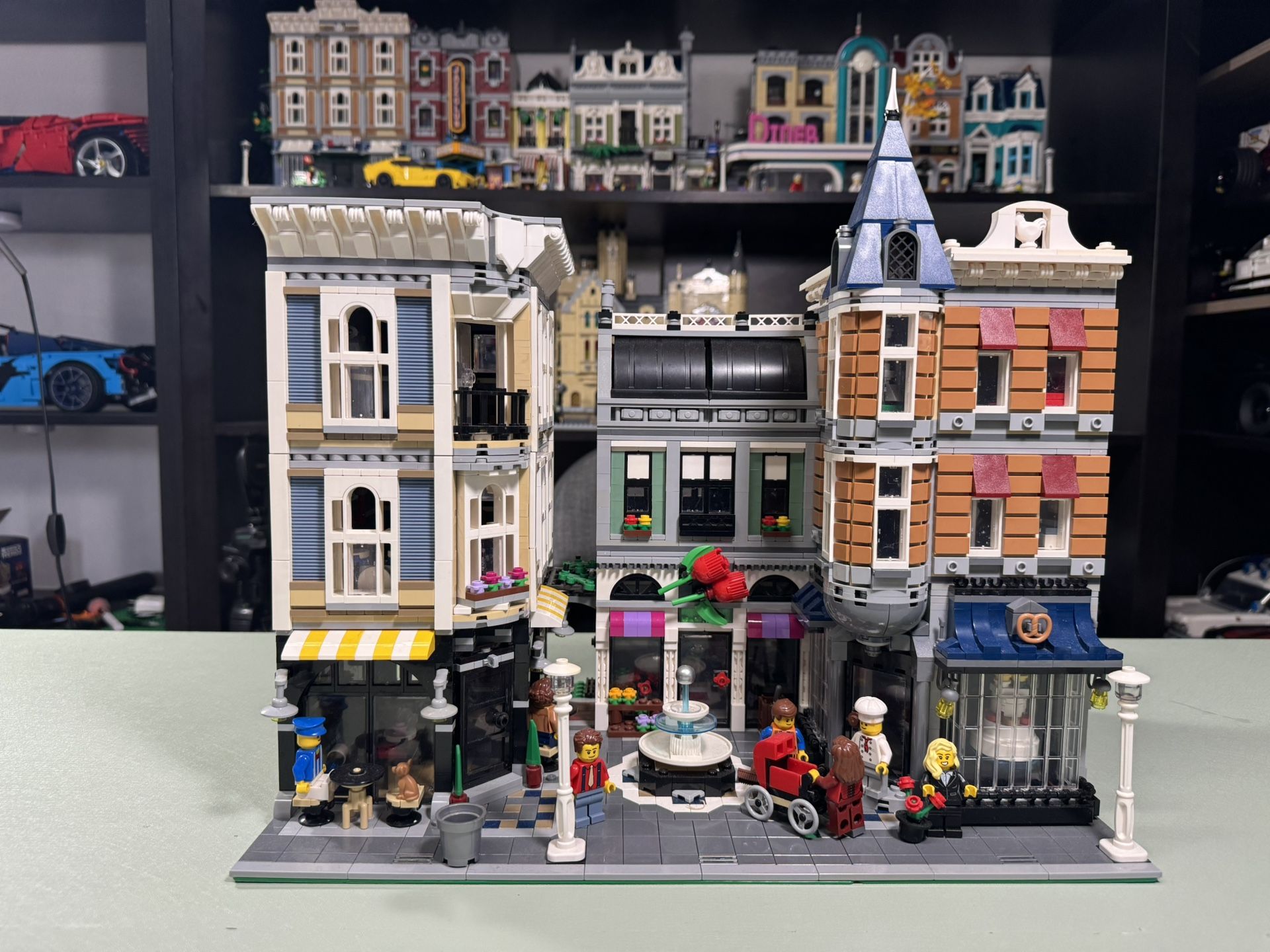 Lego Assembly Square 10255 *built*.