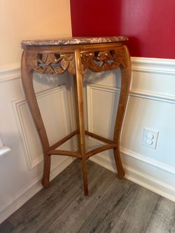 Corner table