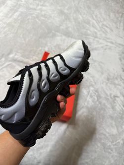 NIKE AIR VAPORMAX PLUS