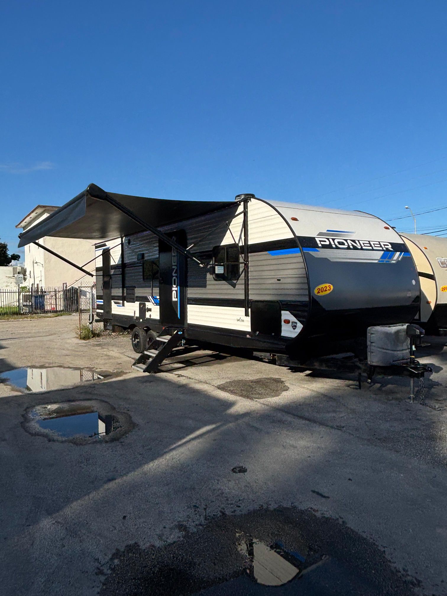 Rv Pioneer Travel Trailer Año 2023 Título Limpio Financiamiento Disponible