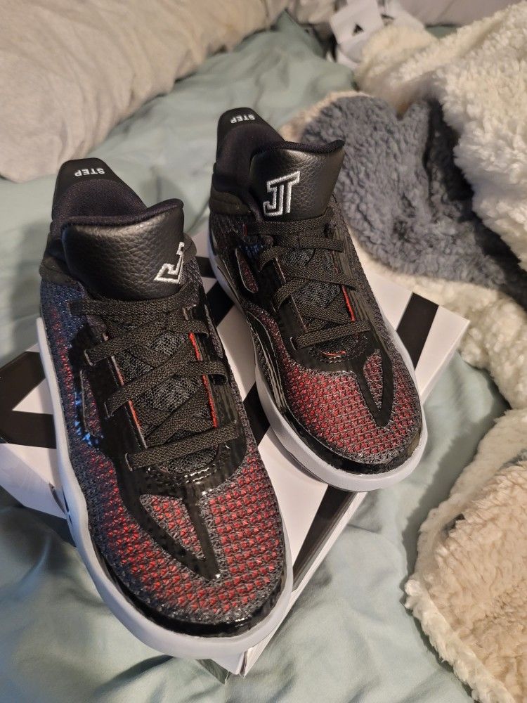 Boys brand new jordans in box neverworn size 1 display picture 2