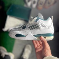 Air Jordan Retro 4’s Oxidized Green Size 5.5