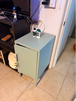 container (has key)