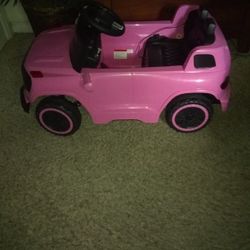 Little Girls Battery Operated Riding Car Have No Cord  10 Dollars Or Best Offer