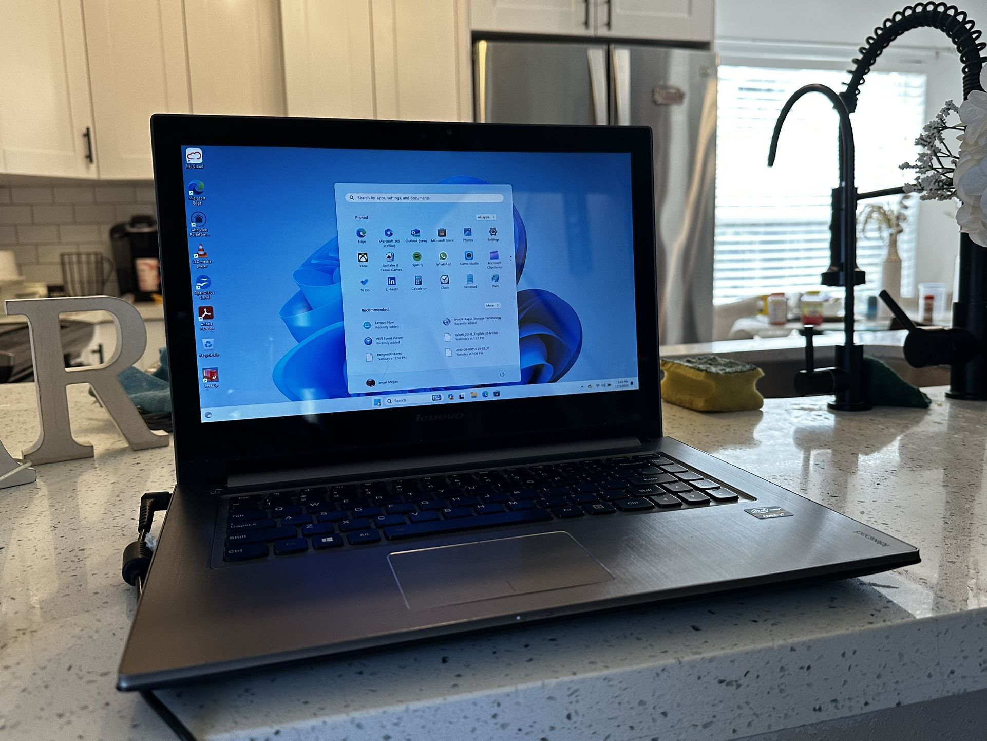 Lenovo- Idealpad P400 Touch