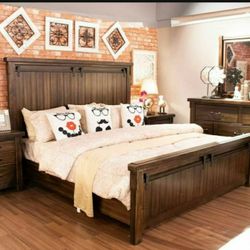 Lakeleigh Brown Panel Bedroom Set
Ashley ♥️ Couch 1969
