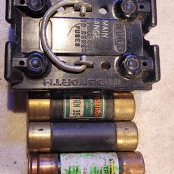 Wadsworth 30 amp Fuse Holder Pull Out + 4 fuses 