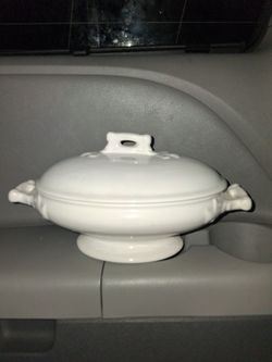 White Ceramic Covered Soup Tureen with Lid