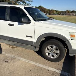 06 Ford Explorer