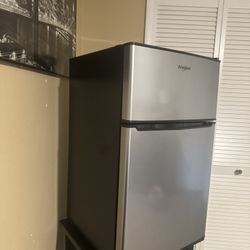 *BEST OFFER* Whirlpool Mini Fridge 