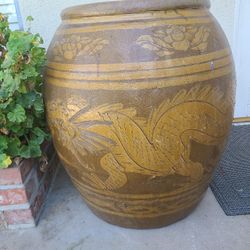 Antique Chinese Decorative Pot