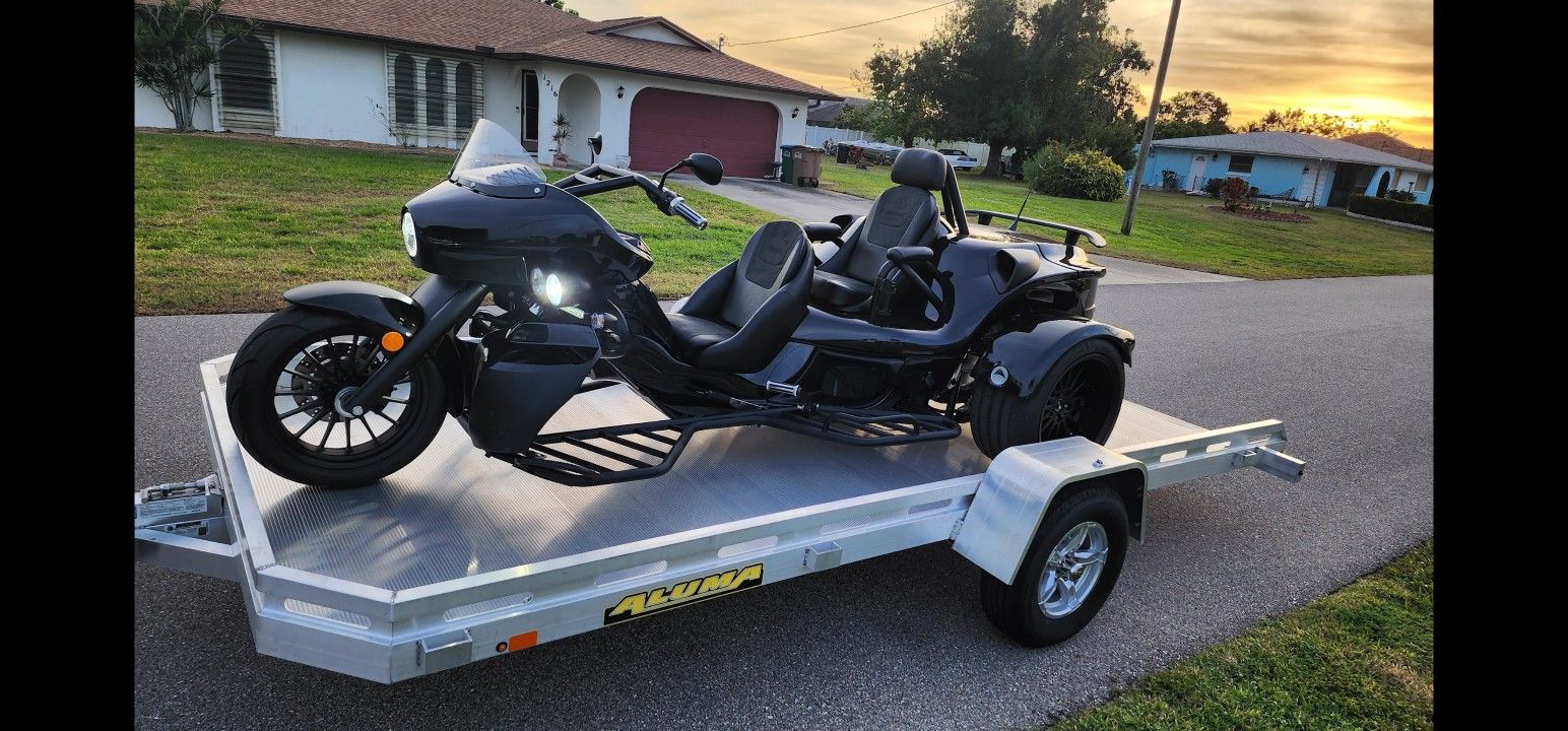 2022 REWACO GT 2 SEATER BLACK IN BLACK WITH WING AND STRIPE ,MANY EXTRAS,2400 miles ,37K CLEAN TITLE ON HAND.