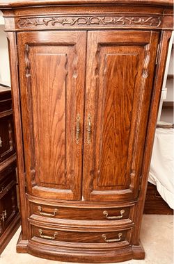 AMERICAN OF MARTINSVILLE Vintage Carved Wood Dresser with Mirror and Armoire Set