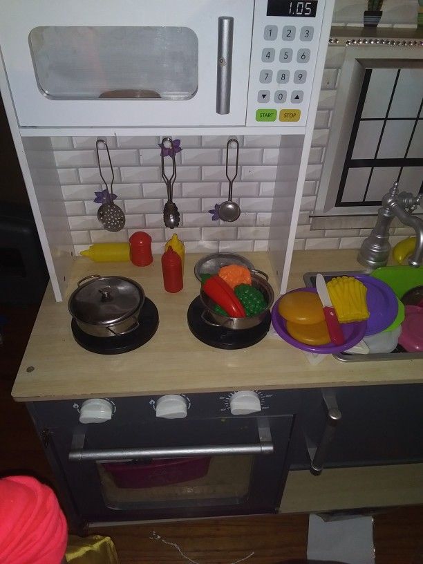 Play Kitchen and Food