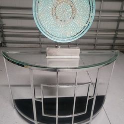 Decoration Table From Kanes Barley With Decoration Piece Almost New 