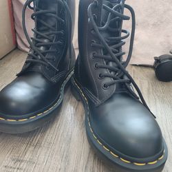 Dr. martens women boots (size 6) + wonder balsam