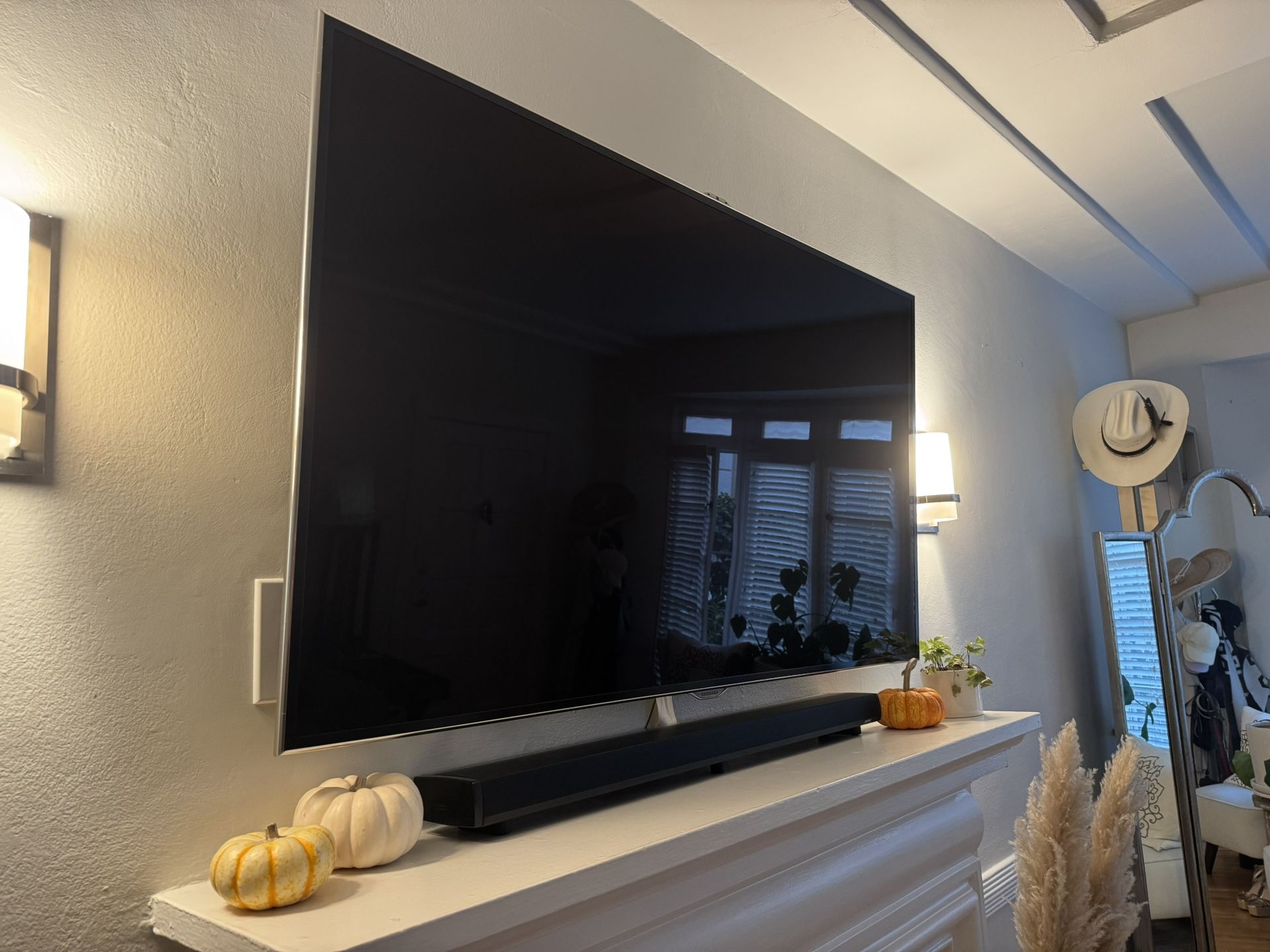 60in Samsung Smart Flat Screen 