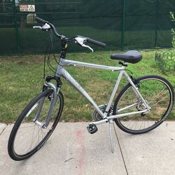 Trek 7300 Alpha Aluminum Commuter Bike (LIKE NEW)
