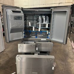 New Scratch & Dent Kitchen Aid Refrigerator. Delivery Available 