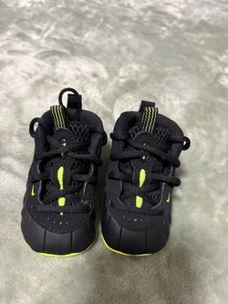 Nike green and black - size 3C