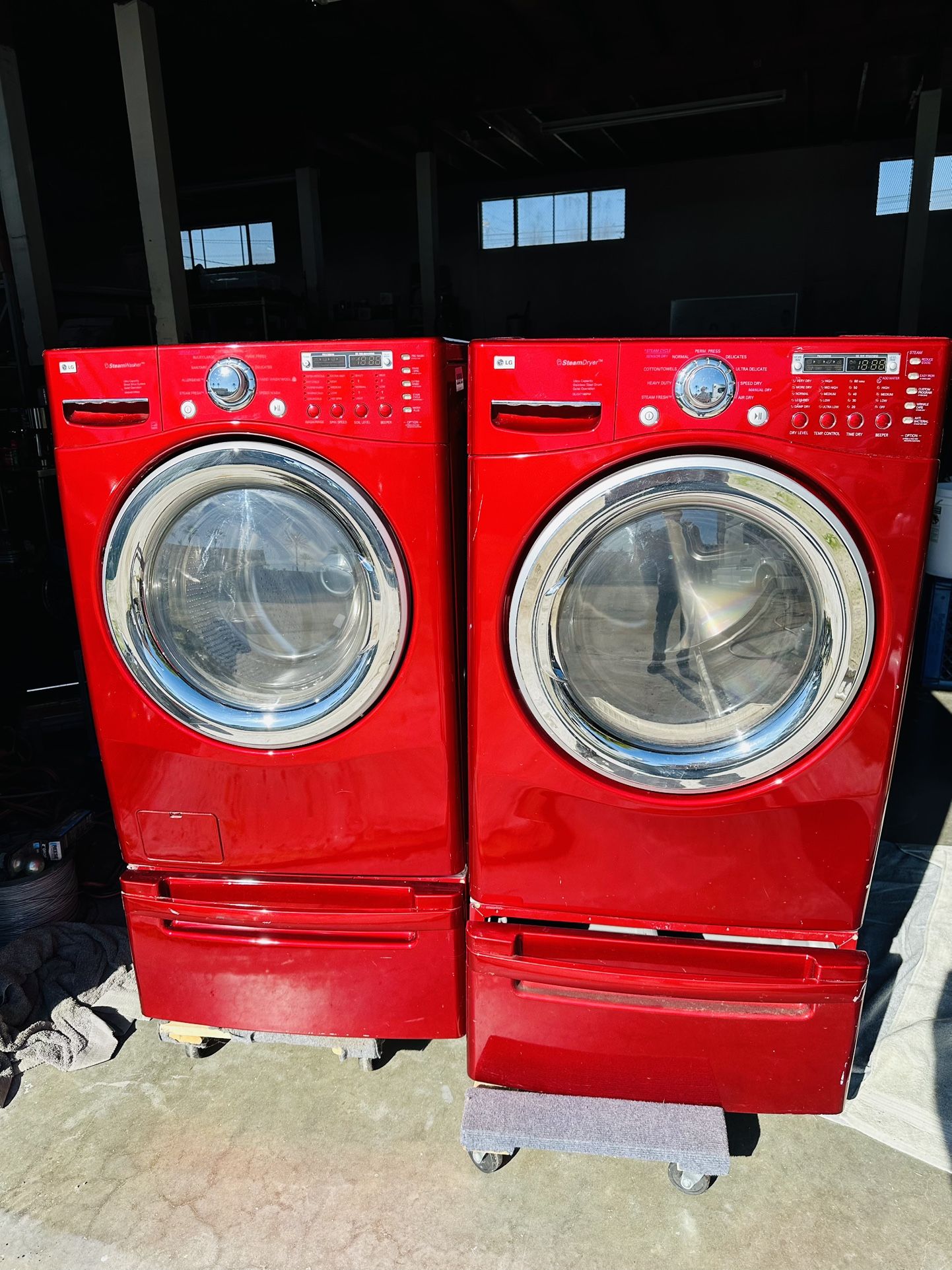 LG Dryer Washer combo with Pedestals