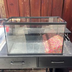 10 Gallon With Lots Or Accessories Led Color Light