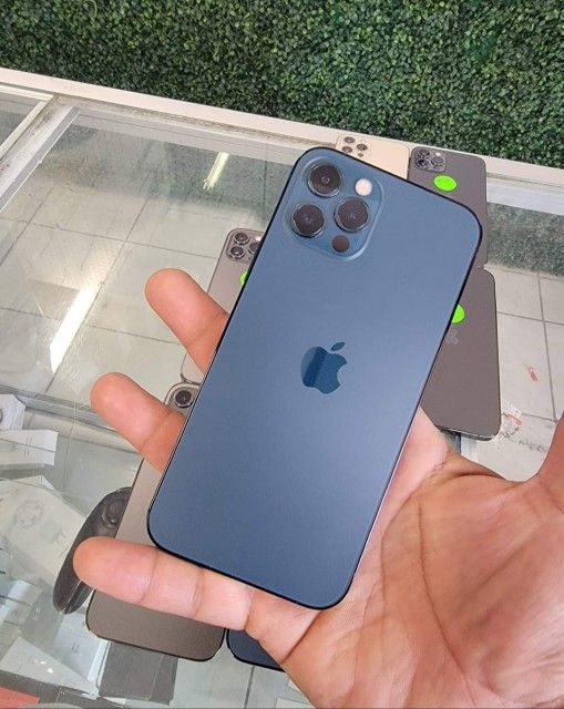 iPhone 12 Pro Max , Factory Unlocked, Excellent Condition Like New