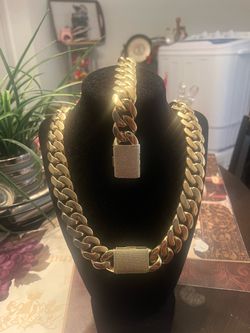 14 K gold plated Cuban Link set 22mm big  new