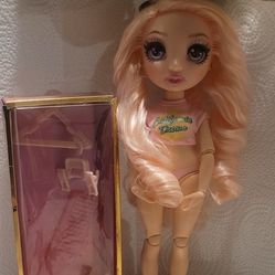 Rainbow High Bella Parker Doll And Accessories $14.00