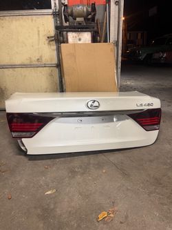 2013-2014 Lexus LS460 Trunk