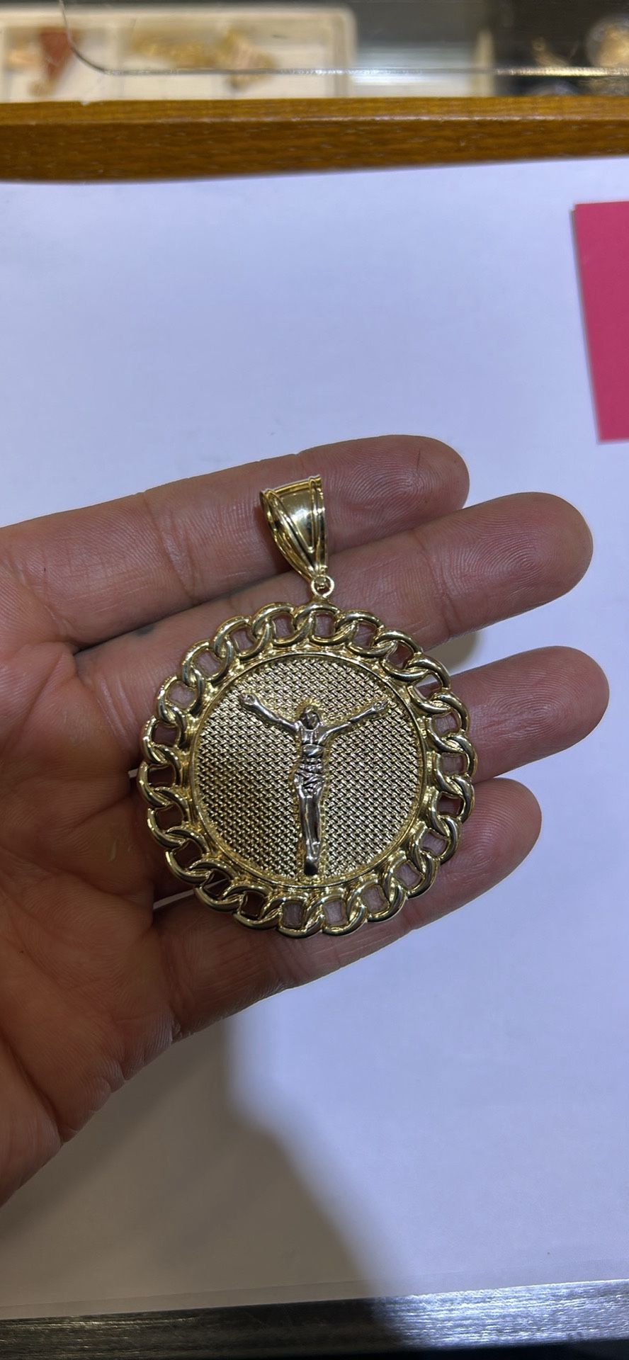 10KT GOLD JESSUS PENDANT 2inches