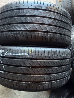 Pair of 245 40 18 Kumho majesty tires