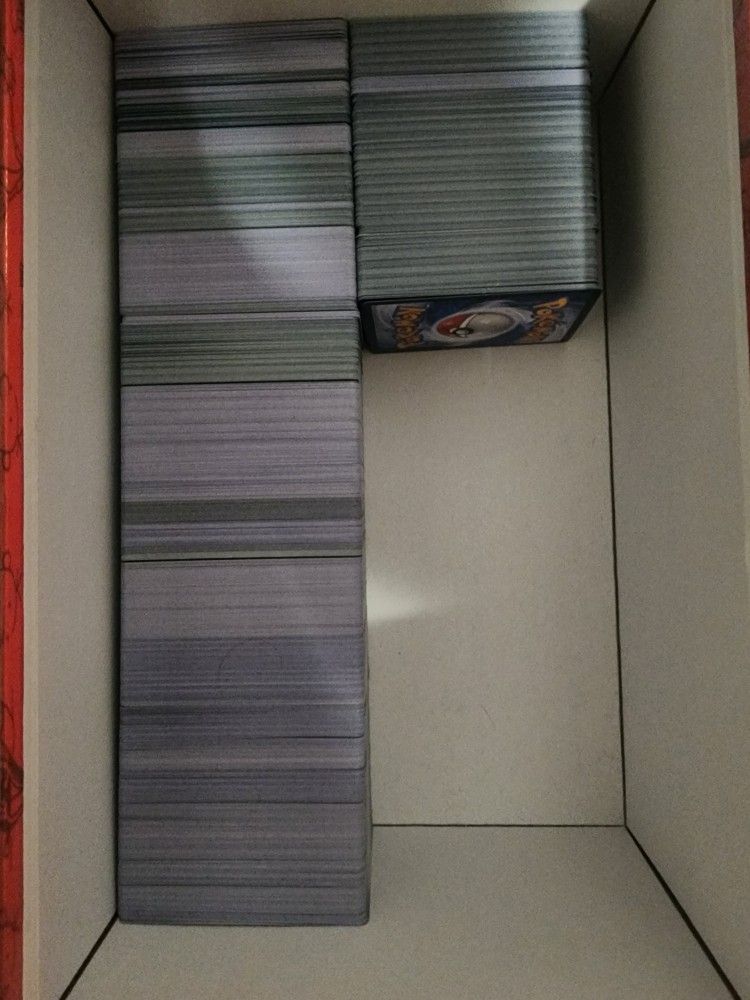 Pokemon Cards ((Over 1k Cards))