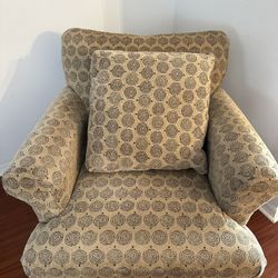 Accent chair With Matching Pillow