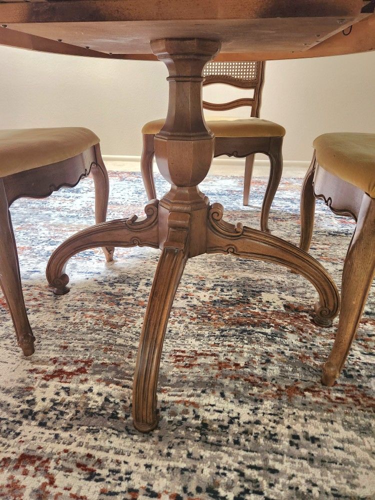 Vintage Thomasville Dining Table & Chairs for Sale in Mesa, AZ OfferUp