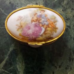 1930s Pill Box Porcelain Cover In Amazing Condition